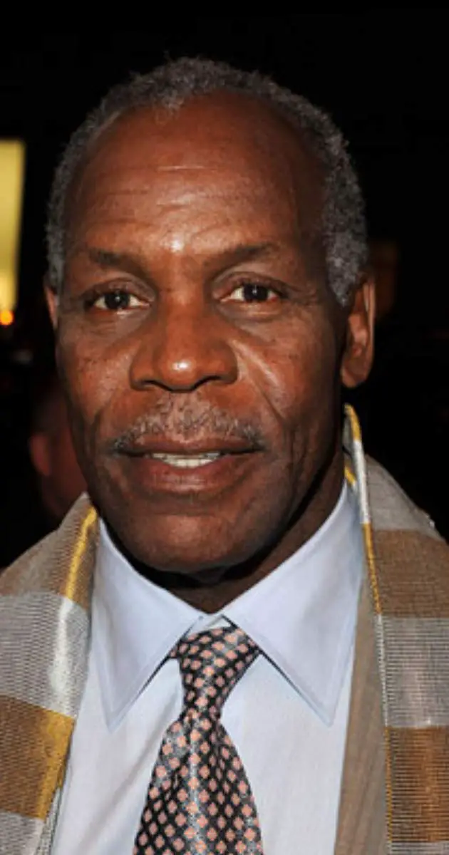 How tall is Danny Glover?